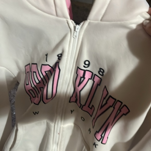 Size small - Picture 2 of 4